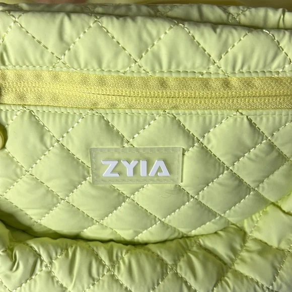 ZYIA Streeterville Yellow Quilted Crossbody Bag Fanny Pack - Picture 2 of 4